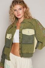 Carregar imagem no visualizador da galeria, POL Embroidered Sleeve Raw Edge Quilted Jacket
