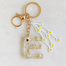 Cargar imagen en el visor de la galería, Baby Daisy Initial Key Chain
