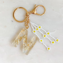 Cargar imagen en el visor de la galería, Baby Daisy Initial Key Chain
