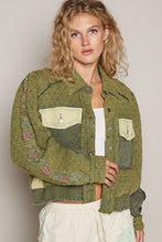 Carregar imagem no visualizador da galeria, POL Embroidered Sleeve Raw Edge Quilted Jacket
