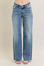 Cargar imagen en el visor de la galería, Judy Blue V - Front Baggy Jeans
