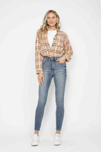 Cargar imagen en el visor de la galería, Judy Blue Tummy Control Contrast Blue Wash Denim Skinny Jeans
