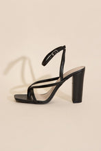 Carregar imagem no visualizador da galeria, NILE-5 Thong Strappy Heels
