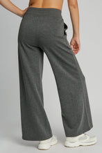 Cargar imagen en el visor de la galería, Umgee Charcoal Gray Wide Leg Pants
