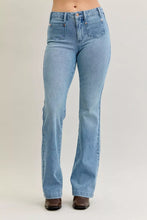 Cargar imagen en el visor de la galería, Judy Blue Mid Rise Bootcut Jeans with Contrast Wash Front Patch Pockets
