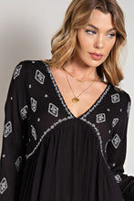 Carregar imagem no visualizador da galeria, Sweet Generis Black Bohemian Embroidered Mini Dress
