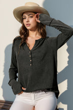 Carregar imagem no visualizador da galeria, Double Take Solid Color Notched Thumbhole Long Sleeve Top
