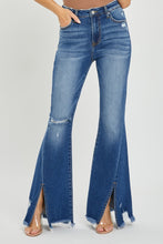 Cargar imagen en el visor de la galería, RISEN High Rise Front Slit Frayed Hem Flared Leg Blue Wash Denim Jeans
