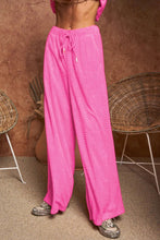 Carregar imagem no visualizador da galeria, Velvet Sleeveless Round Neck Top and Pants Set
