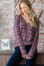 Carregar imagem no visualizador da galeria, Heimish Mauve Plaid Long Sleeve Top
