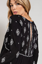 Carregar imagem no visualizador da galeria, Sweet Generis Black Bohemian Embroidered Mini Dress
