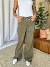 Carregar imagem no visualizador da galeria, RFM High Rise Garment Dyed Wide Leg Sage Green Denim Jeans
