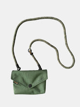 Carica l&#39;immagine nel visualizzatore di Gallery, Himawari Solid Color Envelope Shape Crossbody Bag with Removable Strap
