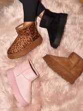 Ladda upp bild till gallerivisning, Wild Diva Thermal Furry Leopard Platform Booties
