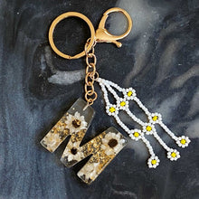 Cargar imagen en el visor de la galería, Baby Daisy Initial Key Chain
