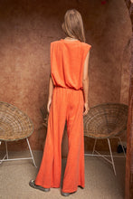 Carregar imagem no visualizador da galeria, Velvet Sleeveless Round Neck Top and Pants Set
