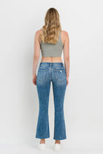 Carregar imagem no visualizador da galeria, Vervet by Flying Monkey Mid Rise Distressed Cropped Flared Leg Blue Denim Jeans
