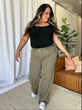 Carregar imagem no visualizador da galeria, RFM High Rise Garment Dyed Wide Leg Sage Green Denim Jeans
