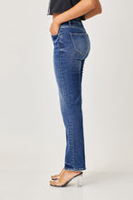 Carregar imagem no visualizador da galeria, RISEN Mid Rise Straight Leg Blue Washed Denim Jeans
