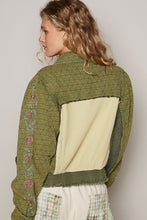 Carregar imagem no visualizador da galeria, POL Embroidered Sleeve Raw Edge Quilted Jacket
