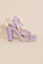 Carregar imagem no visualizador da galeria, NILE-5 Thong Strappy Heels
