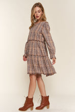 Carregar imagem no visualizador da galeria, And The Why Washed Plaid Frayed Tiered Dress
