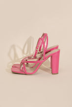 Carregar imagem no visualizador da galeria, NILE-5 Thong Strappy Heels
