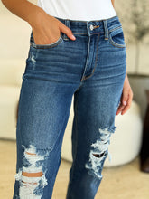 Ladda upp bild till gallerivisning, Judy Blue Mid Rise Distressed Raw Hem Blue Denim Jeans
