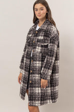 Carregar imagem no visualizador da galeria, HYFVE Plaid Button Down Longline Shacket
