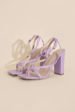 Carregar imagem no visualizador da galeria, NILE-5 Thong Strappy Heels
