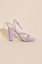 Carregar imagem no visualizador da galeria, NILE-5 Thong Strappy Heels
