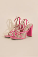 Carregar imagem no visualizador da galeria, NILE-5 Thong Strappy Heels
