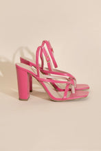 Carregar imagem no visualizador da galeria, NILE-5 Thong Strappy Heels
