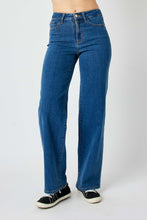 Carregar imagem no visualizador da galeria, Judy Blue Denim Classic Straight Leg Jeans
