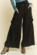 Carregar imagem no visualizador da galeria, Davi &amp; Dani Black Wide Leg Cargo Pants
