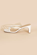 Carica l&#39;immagine nel visualizzatore di Gallery, GADGET-S Thong Mule Heels
