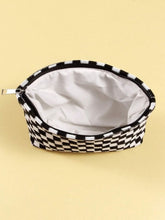 Carregar imagem no visualizador da galeria, Zenana Checkered Makeup Clutch Bag
