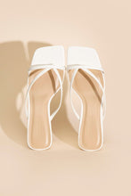 Carregar imagem no visualizador da galeria, GADGET-S Thong Mule Heels
