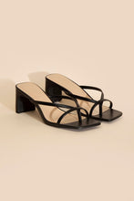 Carregar imagem no visualizador da galeria, GADGET-S Thong Mule Heels
