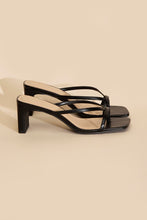 Carregar imagem no visualizador da galeria, GADGET-S Thong Mule Heels
