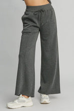 Cargar imagen en el visor de la galería, Umgee Charcoal Gray Wide Leg Pants
