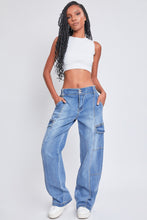 Carregar imagem no visualizador da galeria, YMI Jeanswear Blue Washed Straight Leg Denim Cargo Jeans
