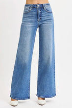 Cargar imagen en el visor de la galería, RISEN High Rise Wide Leg Jeans Plus Size
