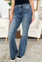 Ladda upp bild till gallerivisning, Judy Blue Tummy Control Blue Washed Denim Flared Leg Jeans
