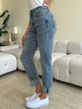 Carica l&#39;immagine nel visualizzatore di Gallery, Judy Blue High Waist Cuffed Hem Blue Denim Skinny Jeans
