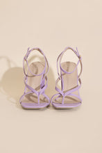 Carregar imagem no visualizador da galeria, NILE-5 Thong Strappy Heels
