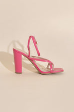 Carregar imagem no visualizador da galeria, NILE-5 Thong Strappy Heels
