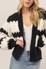 Carica l&#39;immagine nel visualizzatore di Gallery, HYFVE Scallop Striped Open Front Long Sleeve Sweater Cardigan
