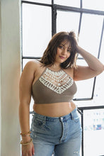 Carregar imagem no visualizador da galeria, Leto Plus Size Crochet Lace High Neck Bralette
