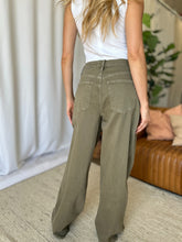 Carregar imagem no visualizador da galeria, RFM High Rise Garment Dyed Wide Leg Sage Green Denim Jeans
